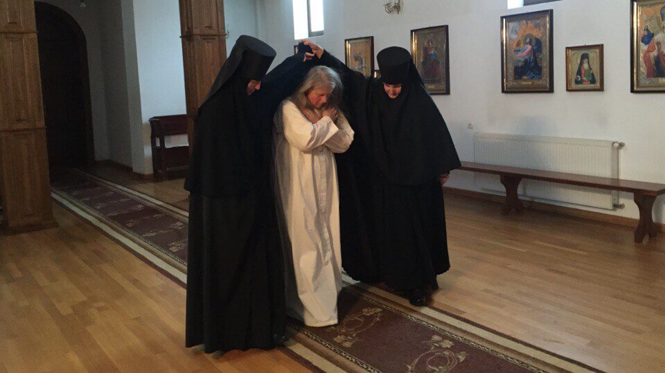 smazlivie-sekretarshi-pravoslavnie-filmi-o-gornem-monastire-zhopa-lezha-zhivote